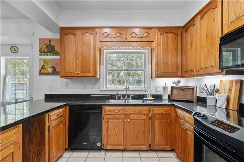 Kitchen - 8441 Junior Rd, Mobile, AL 36695 photo 4 of 4