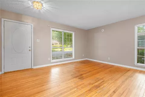 Living - 705 Stanton Rd, Mobile, AL 36617 photo 4 of 6