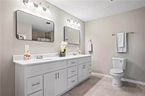 Bath - 9451 Three Notch Rd, Theodore, AL 36582 photo 4 of 5