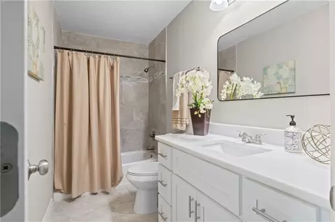 Bath - 9451 Three Notch Rd, Theodore, AL 36582 photo 3 of 5