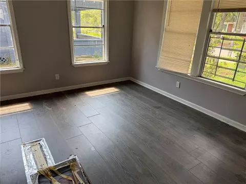 Living - 753 Charles St, Mobile, AL 36604 photo 2 of 4