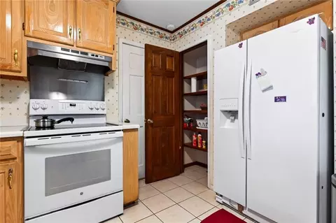 Kitchen - 7461 Creekwood Dr, Mobile, AL 36695 photo 4 of 5