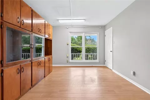 Living - 7461 Creekwood Dr, Mobile, AL 36695 photo 3 of 4