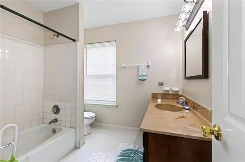 Bath - 7461 Creekwood Dr, Mobile, AL 36695 photo 4 of 5