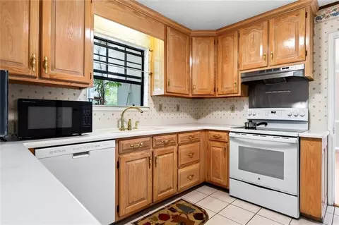 Kitchen - 7461 Creekwood Dr, Mobile, AL 36695 photo 3 of 5
