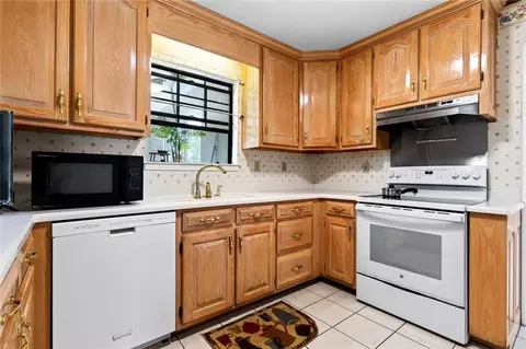 Kitchen - 7461 Creekwood Dr, Mobile, AL 36695 photo 2 of 5