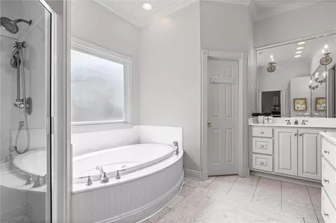 Bath - 241 Suffolk Rd, Mobile, AL 36608 photo 2 of 4