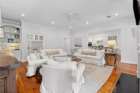 Living - 241 Suffolk Rd, Mobile, AL 36608 photo 3 of 4