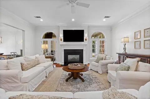 Living - 241 Suffolk Rd, Mobile, AL 36608 photo 2 of 4