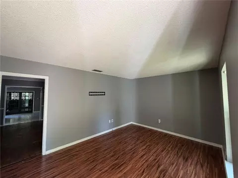 Living - 512 5th Ave, Chickasaw, AL 36611 photo 1 of 3