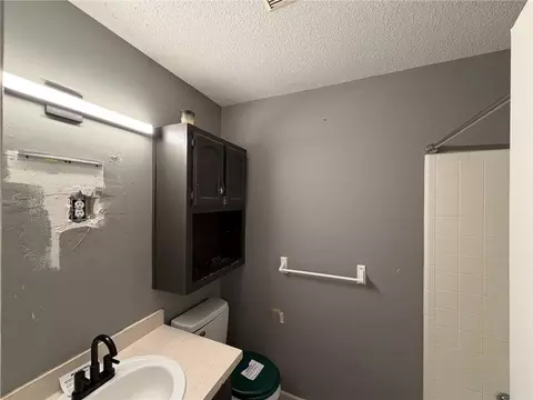 Bath - 512 5th Ave, Chickasaw, AL 36611 photo 1 of 3