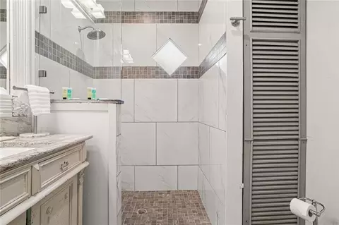 Bath - 603 St Michael St, Mobile, AL 36602 photo 2 of 2
