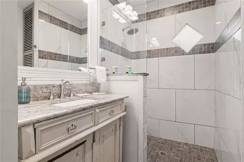 Bath - 603 St Michael St, Mobile, AL 36602 photo 1 of 2