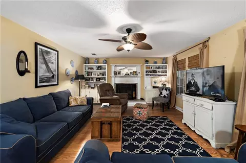 Living - 5380 Todd Blvd, Mobile, AL 36619 photo 1 of 1