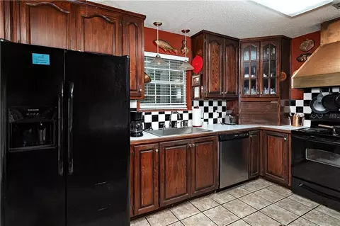 Kitchen - 5380 Todd Blvd, Mobile, AL 36619 photo 2 of 2