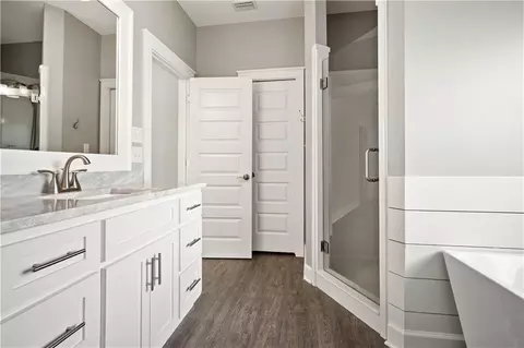 Bath - 3336 Deer Crest Dr, Mobile, AL 36695 photo 3 of 5