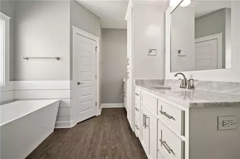 Bath - 3336 Deer Crest Dr, Mobile, AL 36695 photo 2 of 5