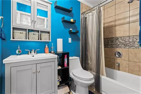 Bath - 1670 Peachtree Ln E, Mobile, AL 36618 photo 1 of 2