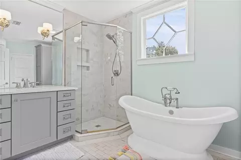 Bath - 16 Macy Pl, Mobile, AL 36604 photo 2 of 4