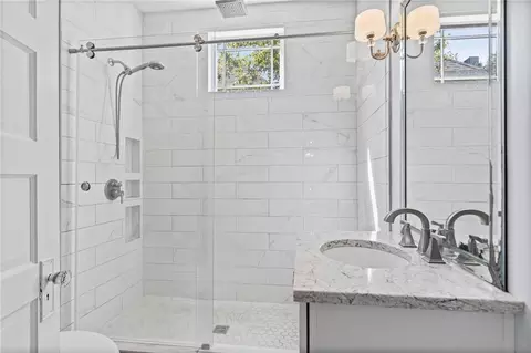 Bath - 16 Macy Pl, Mobile, AL 36604 photo 1 of 4