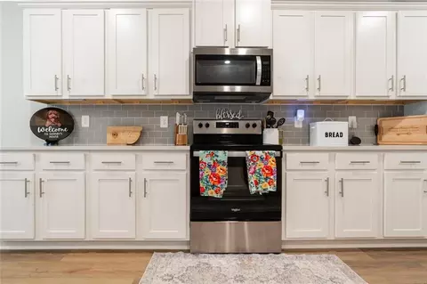 Kitchen - 10439 Heritance Rd, Mobile, AL 36608 photo 2 of 3