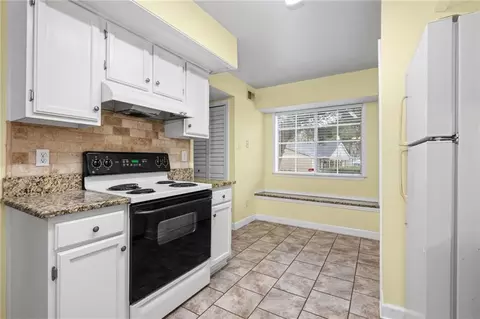 Kitchen - 6701 Dickens Ferry Rd #40, Mobile, AL 36608 photo 1 of 2