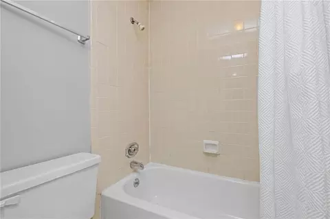 Bath - 6701 Dickens Ferry Rd #40, Mobile, AL 36608 photo 3 of 4