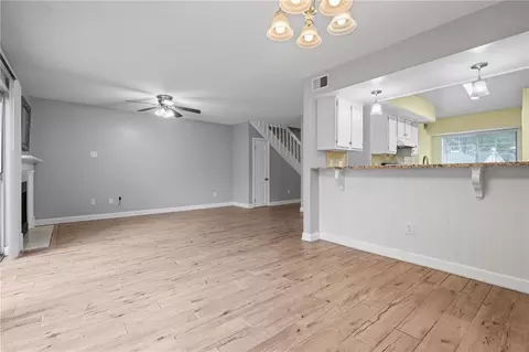 Living - 6701 Dickens Ferry Rd #40, Mobile, AL 36608 photo 3 of 3