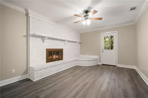 Living - 4316 David St, Mobile, AL 36609 photo 4 of 6