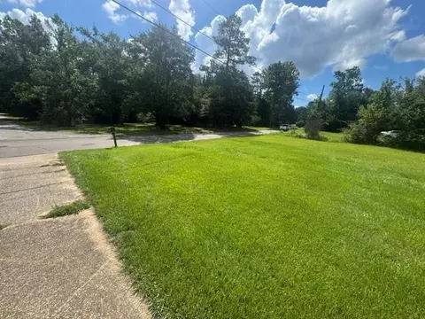 Exterior - 77 Oklahoma Dr, Mobile, AL 36608 photo 3 of 4