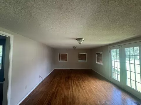 Living - 77 Oklahoma Dr, Mobile, AL 36608 photo 3 of 5