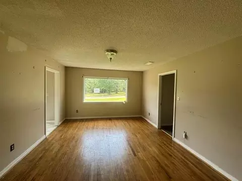 Living - 77 Oklahoma Dr, Mobile, AL 36608 photo 1 of 5