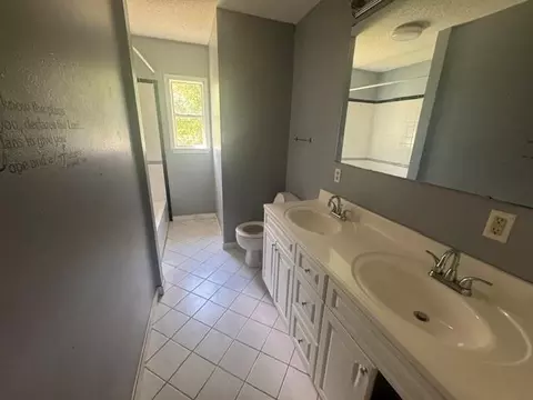 Bath - 77 Oklahoma Dr, Mobile, AL 36608 photo 1 of 3