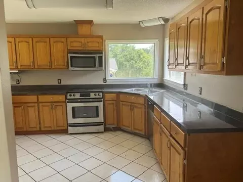 Kitchen - 77 Oklahoma Dr, Mobile, AL 36608 photo 2 of 2