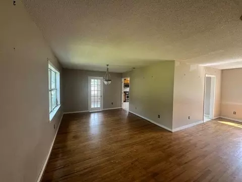 Living - 77 Oklahoma Dr, Mobile, AL 36608 photo 2 of 5