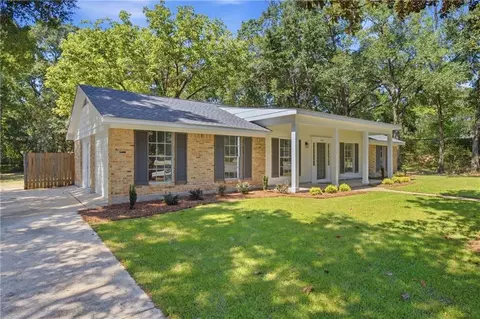 Exterior - 3250 Maudelayne Dr E, Mobile, AL 36693 photo 3 of 9