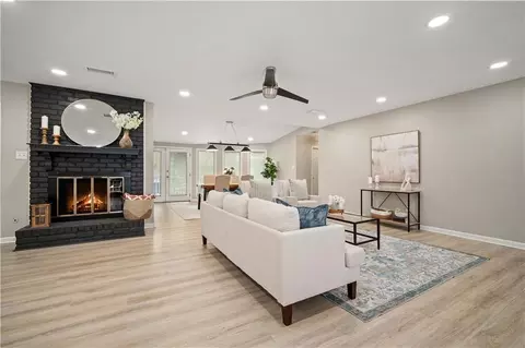 Living - 424 Hounds Run W, Mobile, AL 36608 photo 3 of 3