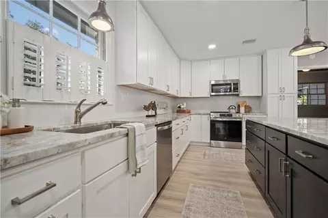 Kitchen - 424 Hounds Run W, Mobile, AL 36608 photo 2 of 4