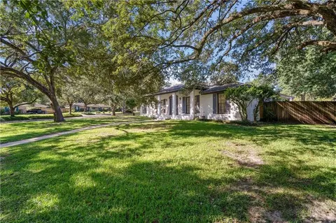 Exterior - 424 Hounds Run W, Mobile, AL 36608 photo 3 of 9