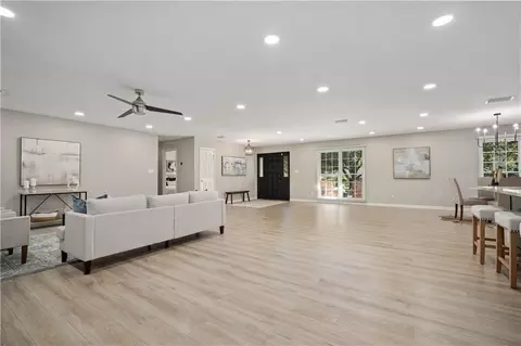 Living - 424 Hounds Run W, Mobile, AL 36608 photo 2 of 3