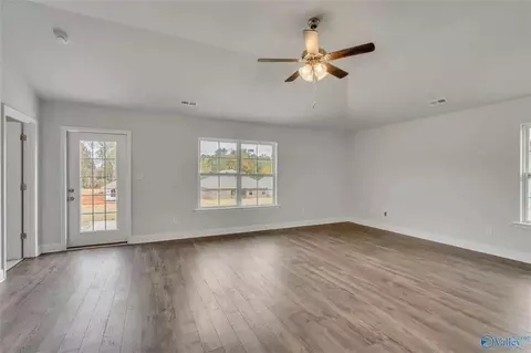 Living - 4319 E Alden Cir, Mobile, AL 36695 photo 2 of 3