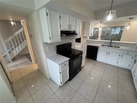 Kitchen - 6701 Dickens Ferry Rd #80, Mobile, AL 36608 photo 6 of 7