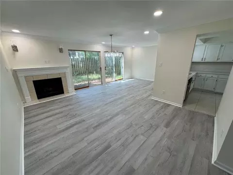Living - 6701 Dickens Ferry Rd #80, Mobile, AL 36608 photo 3 of 4