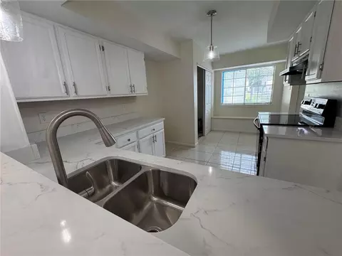 Kitchen - 6701 Dickens Ferry Rd #80, Mobile, AL 36608 photo 2 of 7