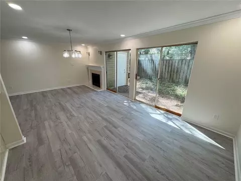 Living - 6701 Dickens Ferry Rd #80, Mobile, AL 36608 photo 2 of 4