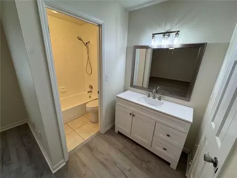 Bath - 6701 Dickens Ferry Rd #80, Mobile, AL 36608 photo 3 of 4