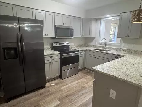 Kitchen - 4599 Clarendon Dr, Mobile, AL 36619 photo 1 of 2