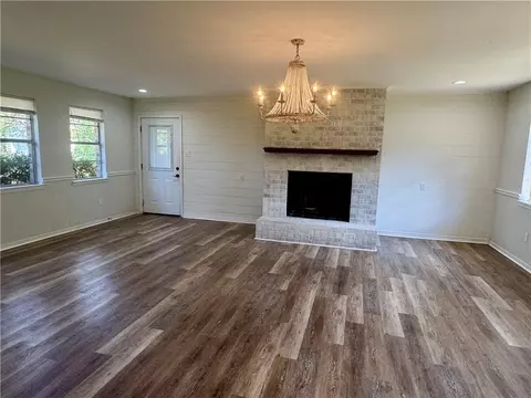 Living - 4599 Clarendon Dr, Mobile, AL 36619 photo 1 of 2