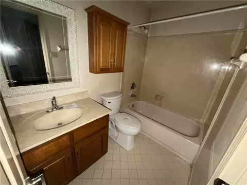 Bath - 3412 Peyton Ct, Mobile, AL 36695 photo 3 of 3