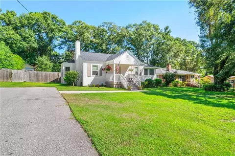 Exterior - 4704 Oxford Dr, Mobile, AL 36618 photo 3 of 7